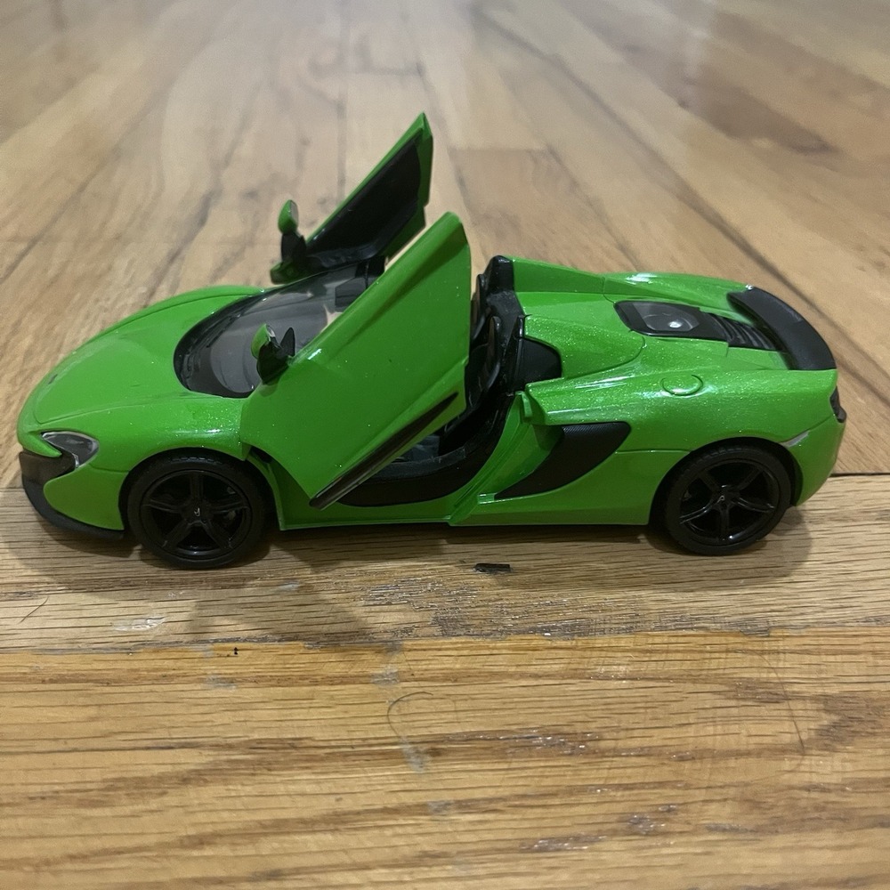 Motormax McLaren 650S Spider Diecast Car 1:24 Scale Metallic Green Opening Doors - Picture 11 of 13